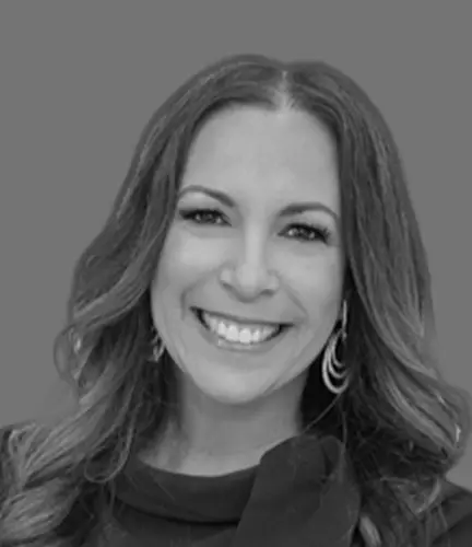 Headshot of Jennifer Salinas